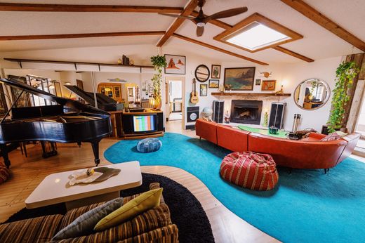 Luxury home in Landers, San Bernardino County