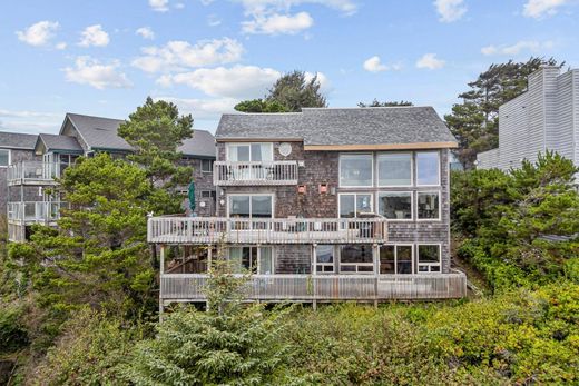 Luxury home in Lincoln City, Lincoln County