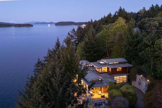 Detached House in North Saanich, Capital Regional District