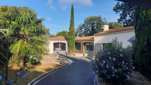 Lagord, Charente-Maritimeの一戸建て住宅