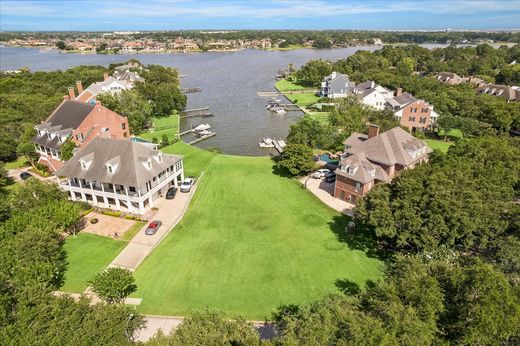 Land in Taylor Lake Village, Harris County
