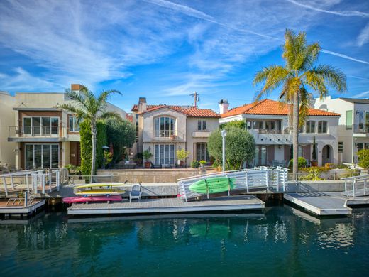 Casas Encantadoras Con Balcones En La Azotea De La Encantadora Ciudad De Long  Beach California Imagen de archivo - Imagen de paisaje, residencial:  206422715