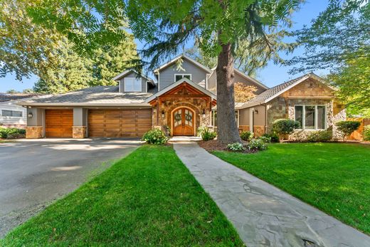 Luxury home in Carmichael, Sacramento County