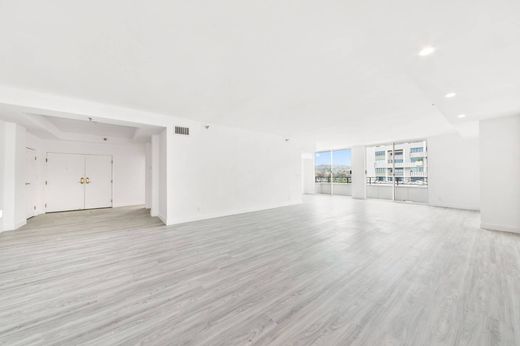 Luxury home for rent per month in Los Angeles