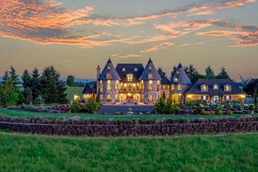 Luxury home in West Linn, Clackamas County