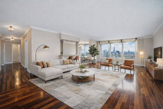 Luxury home in West New York, Hudson County