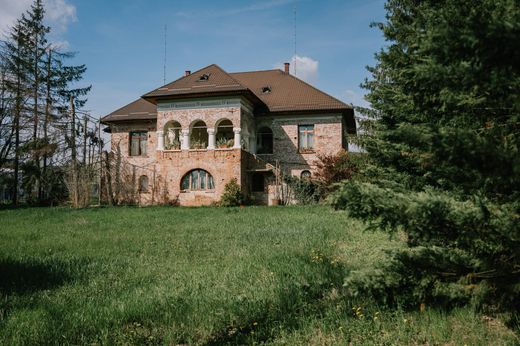 Casa Unifamiliare a Călinești, Oraş Brezoi