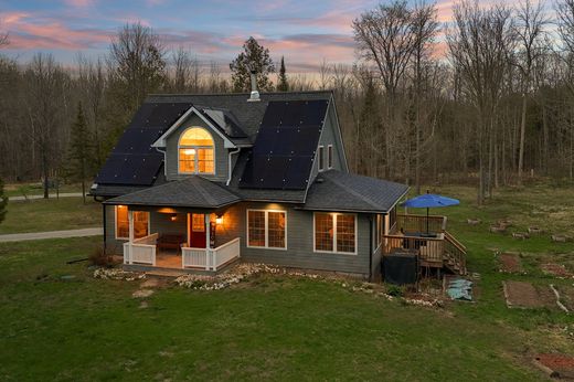 Detached House in Georgian Bluffs, Ontario