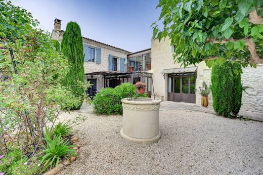 Mehrfamilienhaus in Bellegarde, Gard