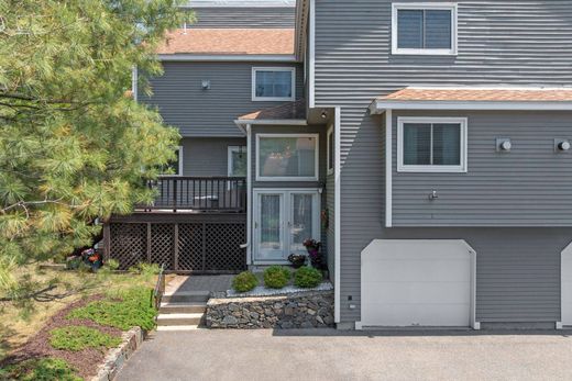 Townhouse in Salem, Essex County