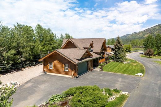 Luxury home in Alpine, Lincoln County