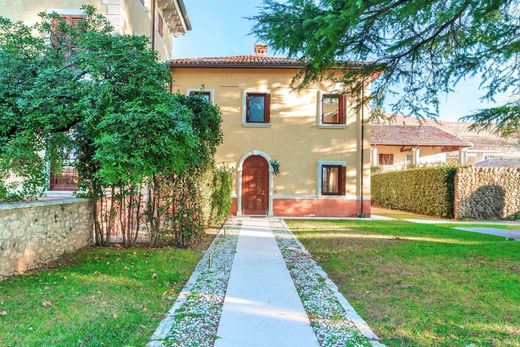 Villa a Sant'Ambrogio di Valpolicella, Verona