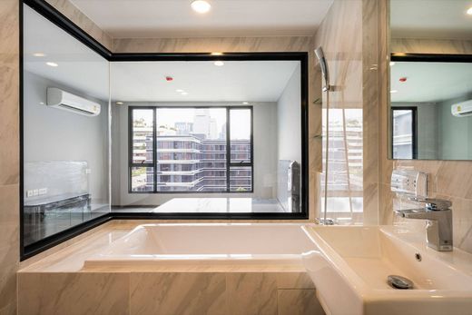 Apartment in Khlong Toei, Bangkok