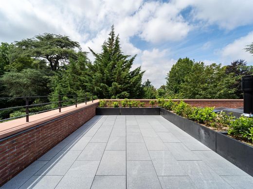 Двухуровневые апартаменты, Uccle, Bruxelles-Capitale