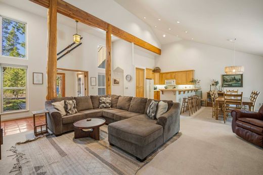 Luxury home in Sunriver, Deschutes County