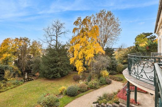 Einfamilienhaus in Ville-d'Avray, Hauts-de-Seine