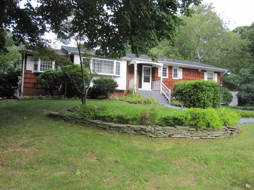 Detached House in Setauket, Suffolk County