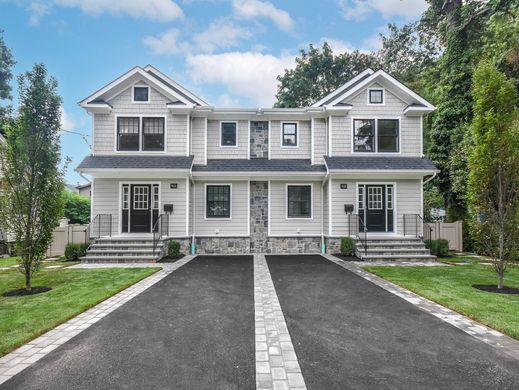 Duplex in Port Washington, Nassau County