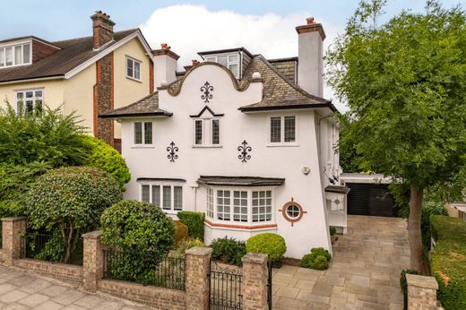 Detached House in London, Greater London