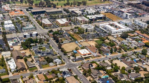 Grond in Newport Beach, Orange County