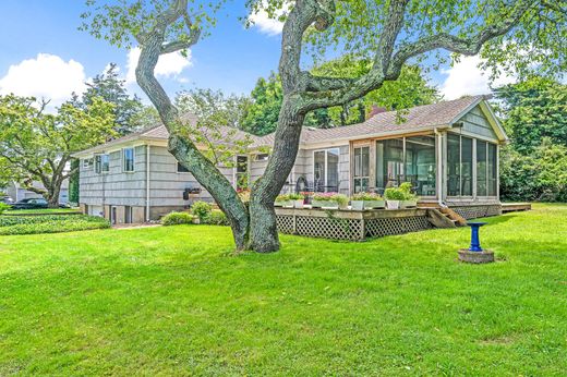 Einfamilienhaus in Westerly, Washington County