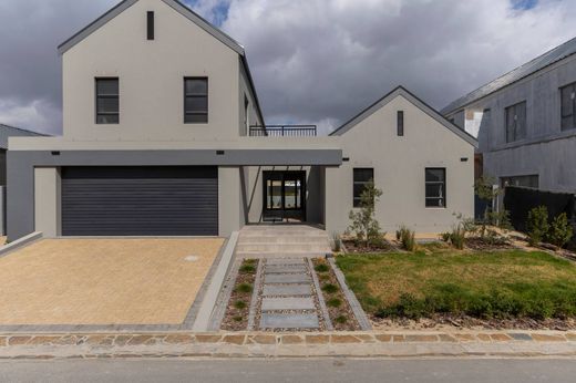 Einfamilienhaus in Stellenbosch Central, Cape Winelands District Municipality
