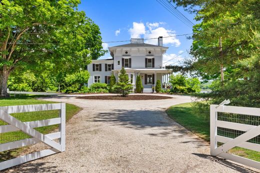 Detached House in Essex, Middlesex County