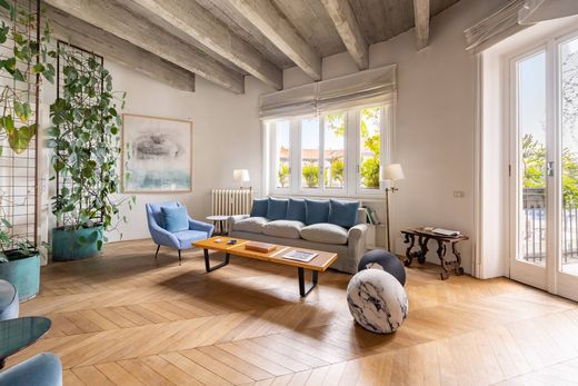 아파트 / 밀라노, Città metropolitana di Milano