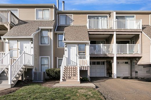 Apartment / Etagenwohnung in Branford, New Haven County