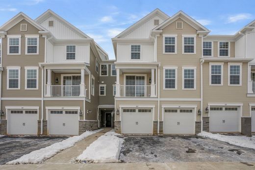 Townhouse in Warren Township, Somerset County