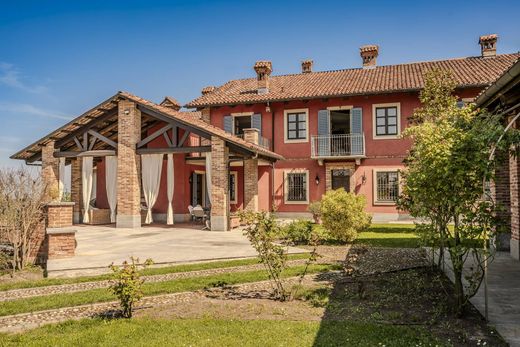 Twee-onder-een-kapwoning in Guarene, Provincia di Cuneo