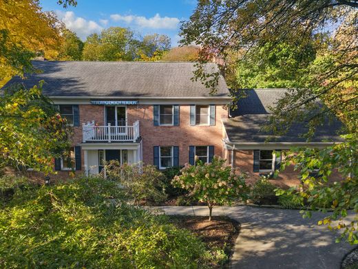 Detached House in Gates Mills, Cuyahoga County