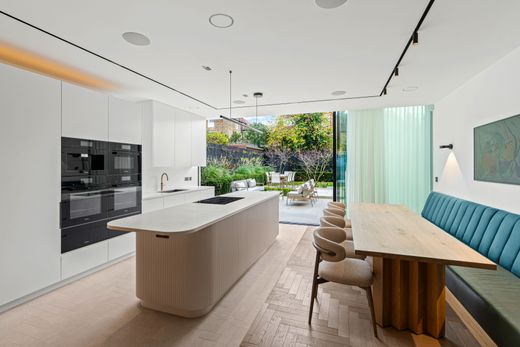 Semidetached House in London, Greater London