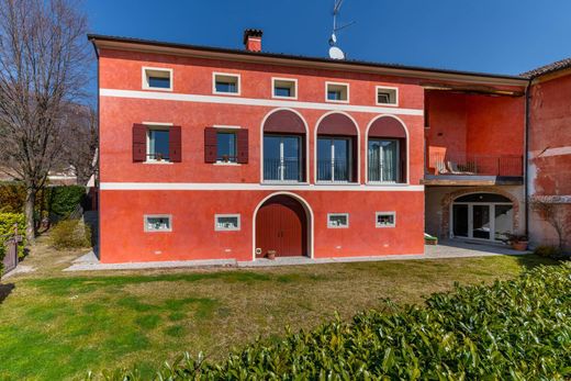 Dom jednorodzinny w Cison di Valmarino, Provincia di Treviso