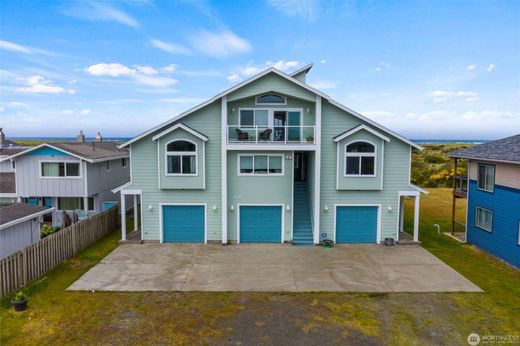 Luxury home in Ocean Shores, Grays Harbor County