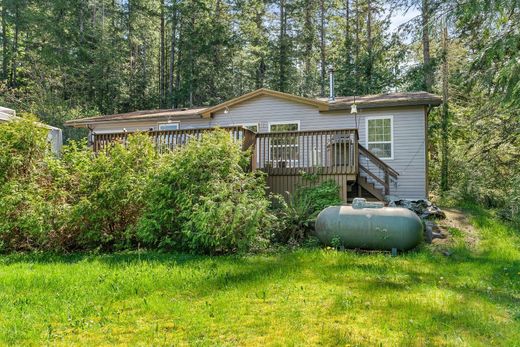 Detached House in Madeira Park, Sunshine Coast Regional District