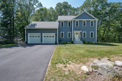Detached House in Uxbridge, Worcester County