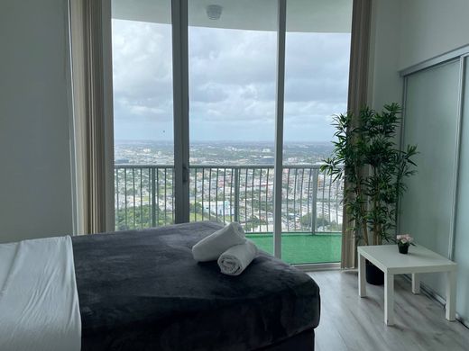 Apartment / Etagenwohnung in Miami, Miami-Dade County