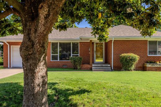 Luxury home for sale in Norman