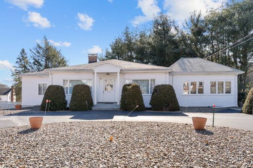 Detached House in Arlington, Middlesex County