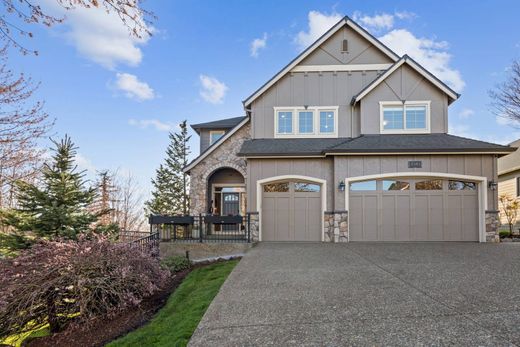 Luxury home in Camas, Clark County