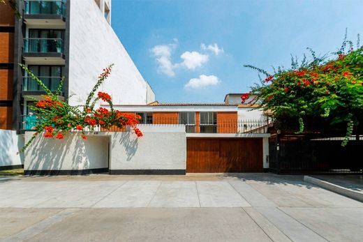 Detached House in Santiago de Surco, Lima