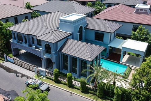 Luxury home in Thawi Watthana, Bangkok