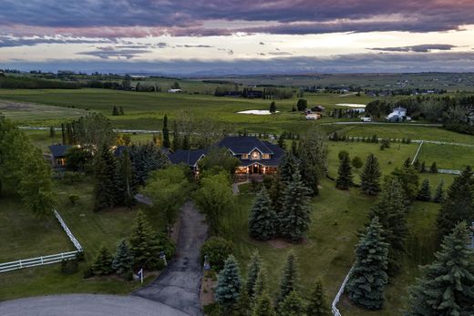 Detached House in Calgary, Alberta
