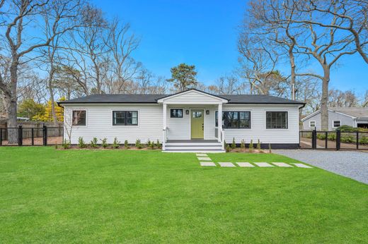 Detached House in Hampton Bays, Suffolk County