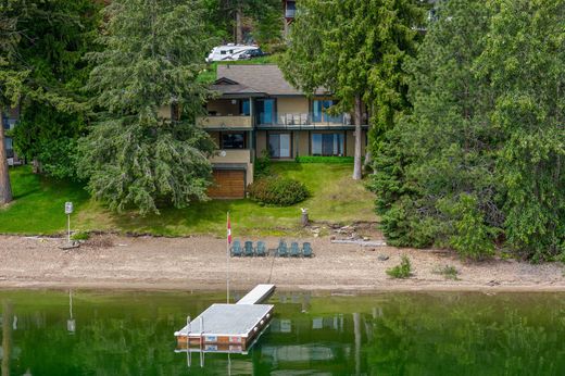 Vrijstaand huis in Scotch Creek, British Columbia
