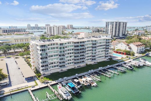 Apartment in Clearwater Beach, Pinellas County