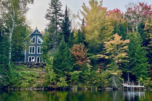 Casa en Sainte-Anne-des-Lacs, Laurentides