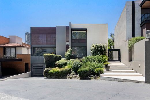 Detached House in Huixquilucan, Estado de México