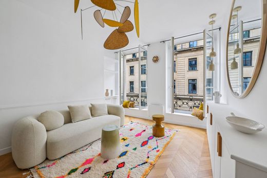 Apartment in Chatelet les Halles, Louvre-Tuileries, Palais Royal, Paris